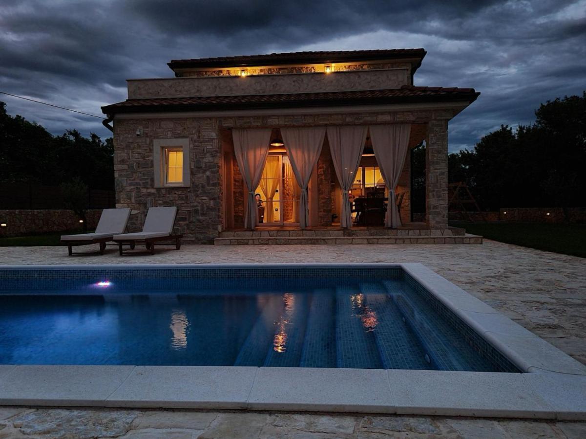 Villa Lulu Kamena Villa S Maslinikom Otok Krk Dobrinj Selo Gostinjac Крк Экстерьер фото